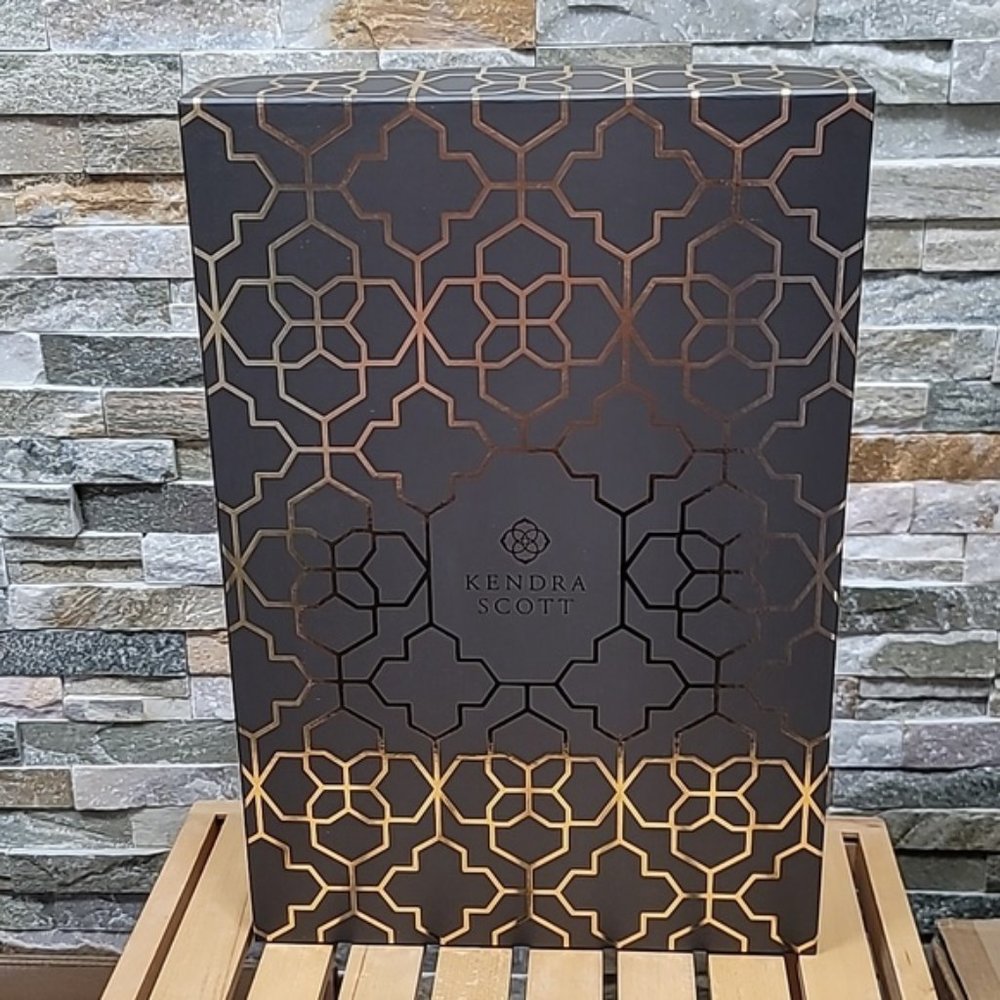 Kendra Scott Mother Of Pearl Stone Slab Tray - Picture 5 of 11
